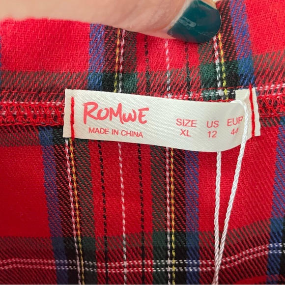 Plaid Zip-up Blouse - Picture 6 of 6